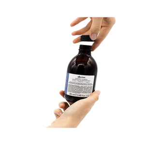 Davines - Alchemic Silver Shampoo & Conditioner Duo Bundle – Davines Alchemic Silver Shampoo 280ml (detail)