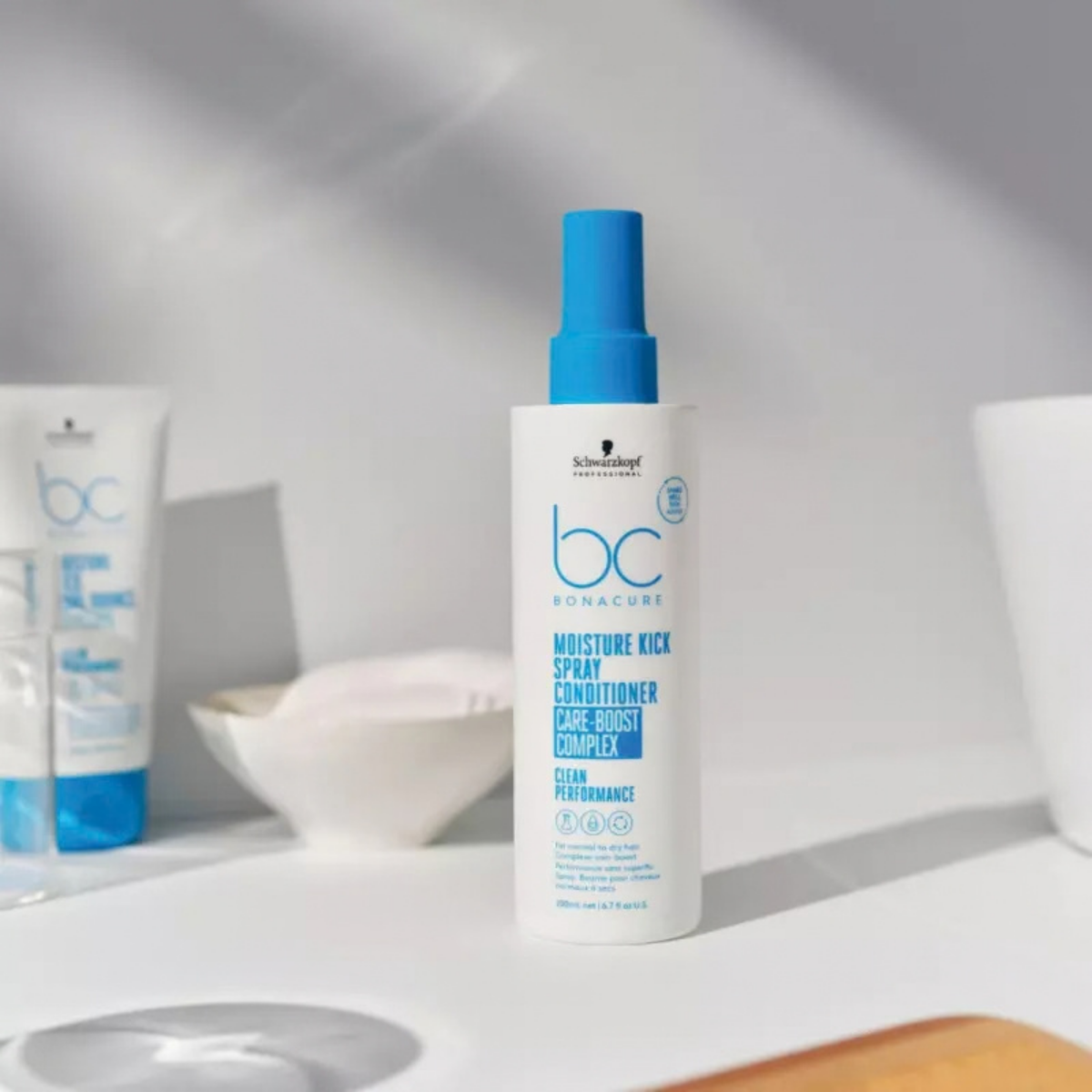 Schwarzkopf Professional - BC Moisture Kick Shampoo, Conditioner, Treatment & Spray Conditioner Quad Bundle – Schwarzkopf Professional BC Clean Performance Moisture Kick Spray Conditioner 200ml (detail)