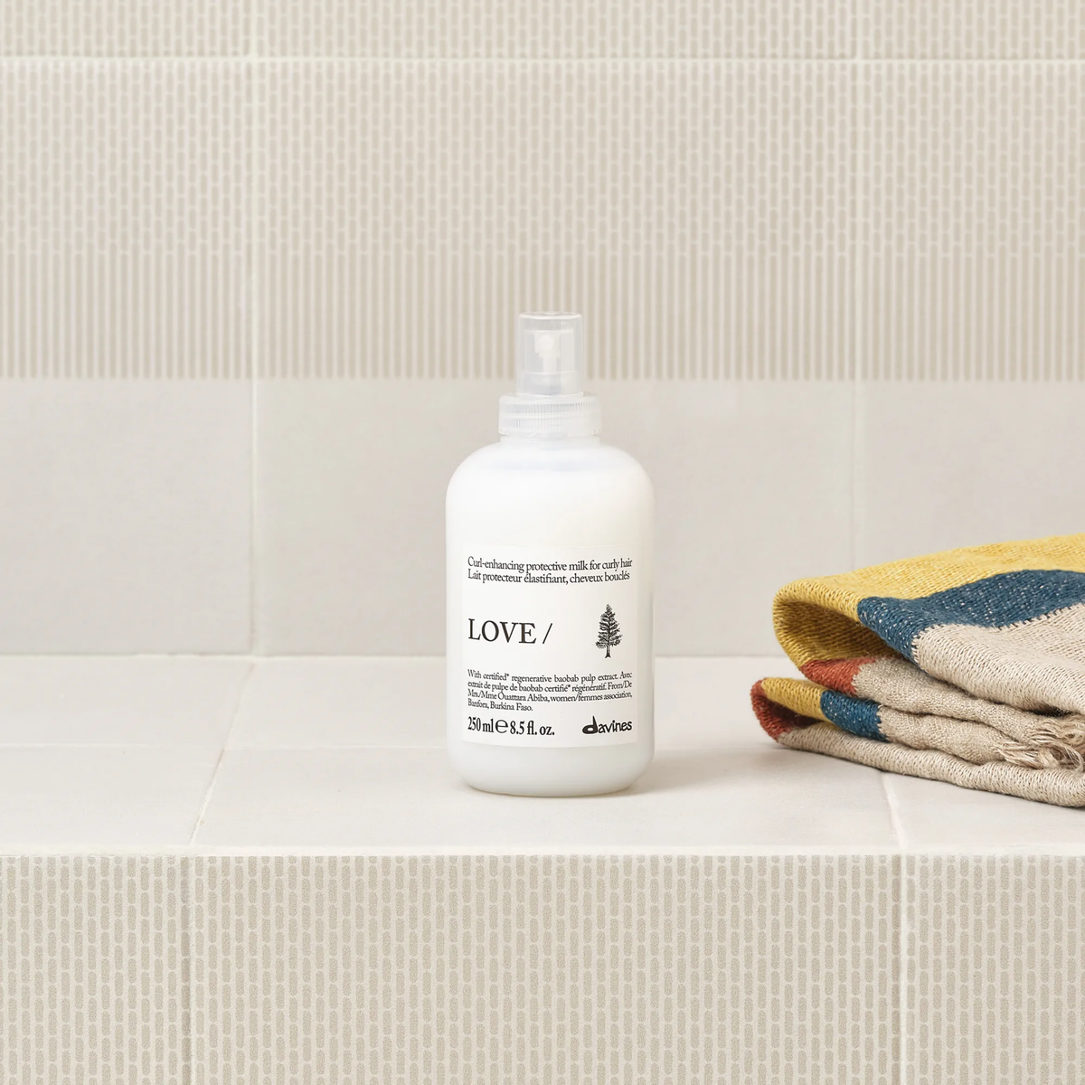 Davines - Love Curl Enhancer Milk 250ml – product view 2