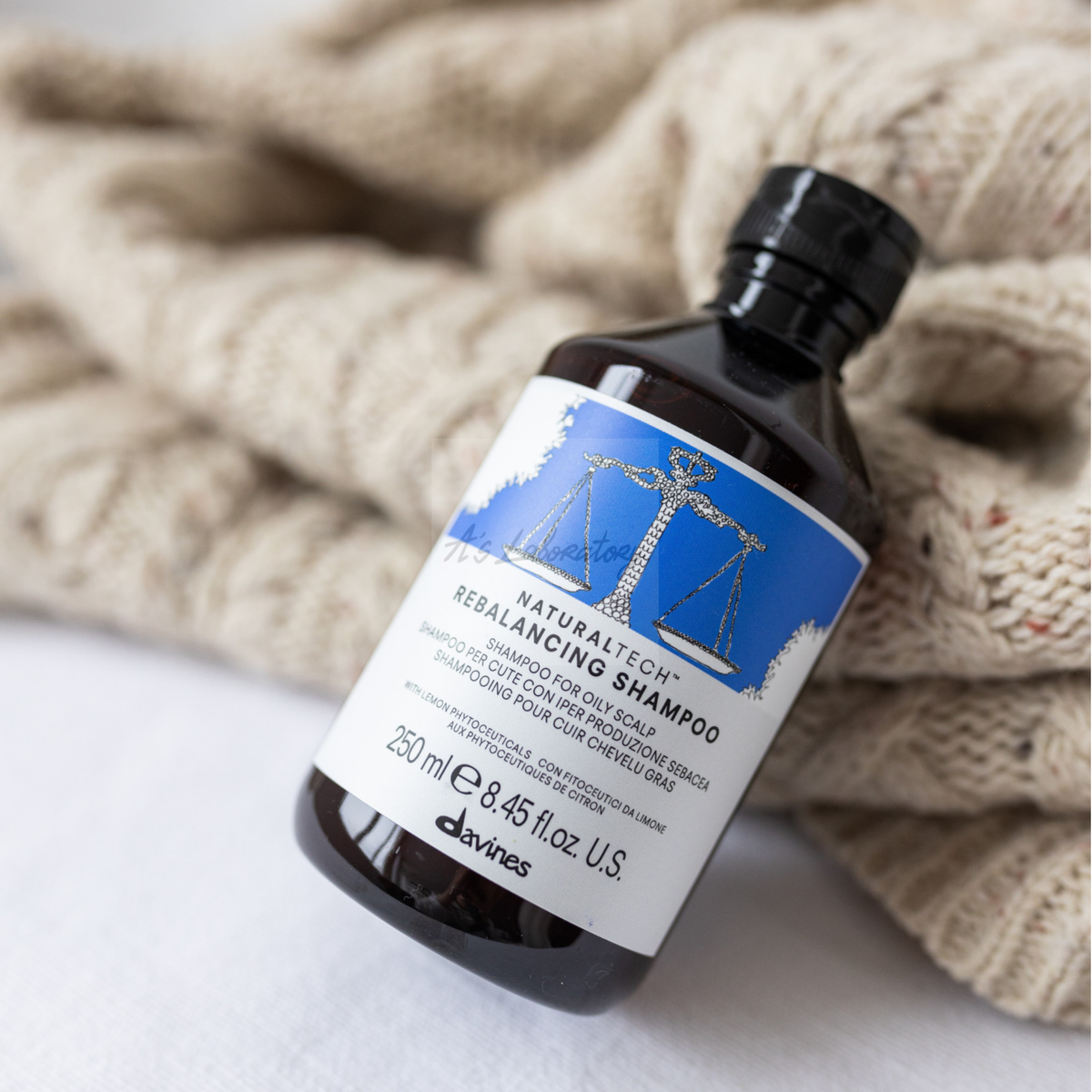 Davines - NaturalTech Rebalancing Shampoo 250ml – product view 2